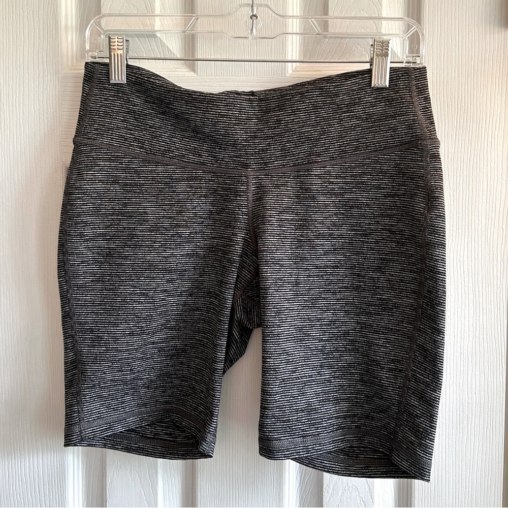 Old Navy Gray Striped Women’s Bike Shorts, Size L